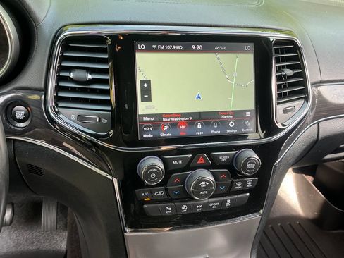Used 2019 Jeep Grand Cherokee Overland AWD/4WD image 16