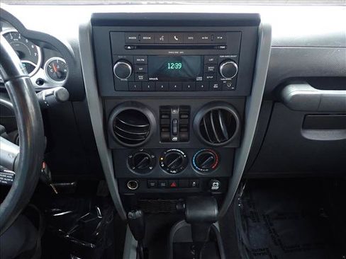 Used 2010 Jeep Wrangler Unlimited Rubicon AWD/4WD image 14