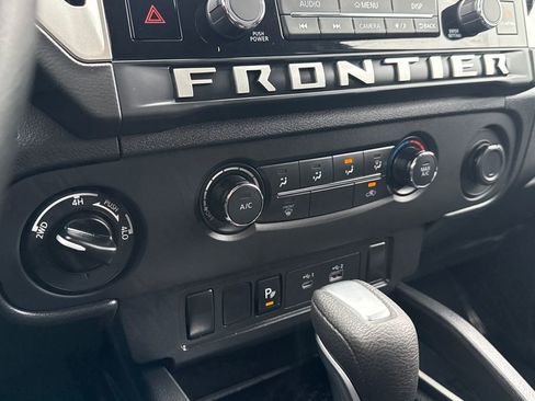 Used 2025 Nissan Frontier SV image 10