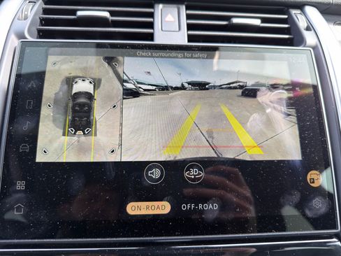 Certified 2024 Land Rover Discovery Dynamic SE image 21