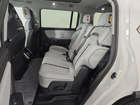 Used 2023 Rivian R1S Adventure image 20