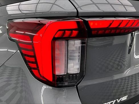 Certified 2025 Ford Explorer Active w/ Active Comfort Package AWD/4WD image 31
