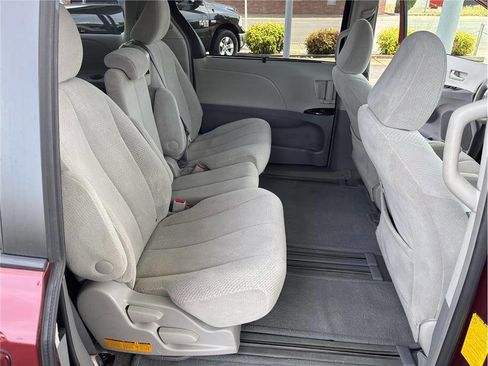 Used 2012 Toyota Sienna LE FWD image 14