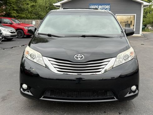 Used 2016 Toyota Sienna XLE w/ XLE Navigation Package FWD image 8