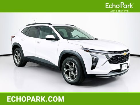 Used 2025 Chevrolet Trax LT w/ LT Convenience Package image 1