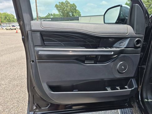 Used 2019 Ford Expedition Max Platinum AWD/4WD image 23