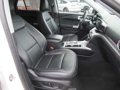 Used 2024 Ford Explorer XLT w/ Equipment Group 202A AWD/4WD image 23