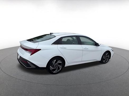 Used 2025 Hyundai Elantra SEL FWD image 15