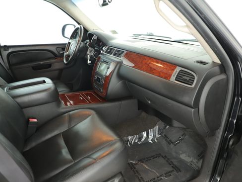Used 2011 Chevrolet Suburban LTZ AWD/4WD image 8