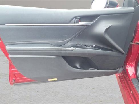 Used 2018 Toyota Camry XLE image 25