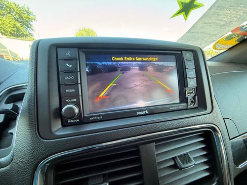 Used 2018 Dodge Grand Caravan GT FWD image 18
