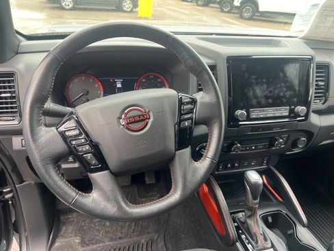 Used 2022 Nissan Frontier PRO-4X image 6