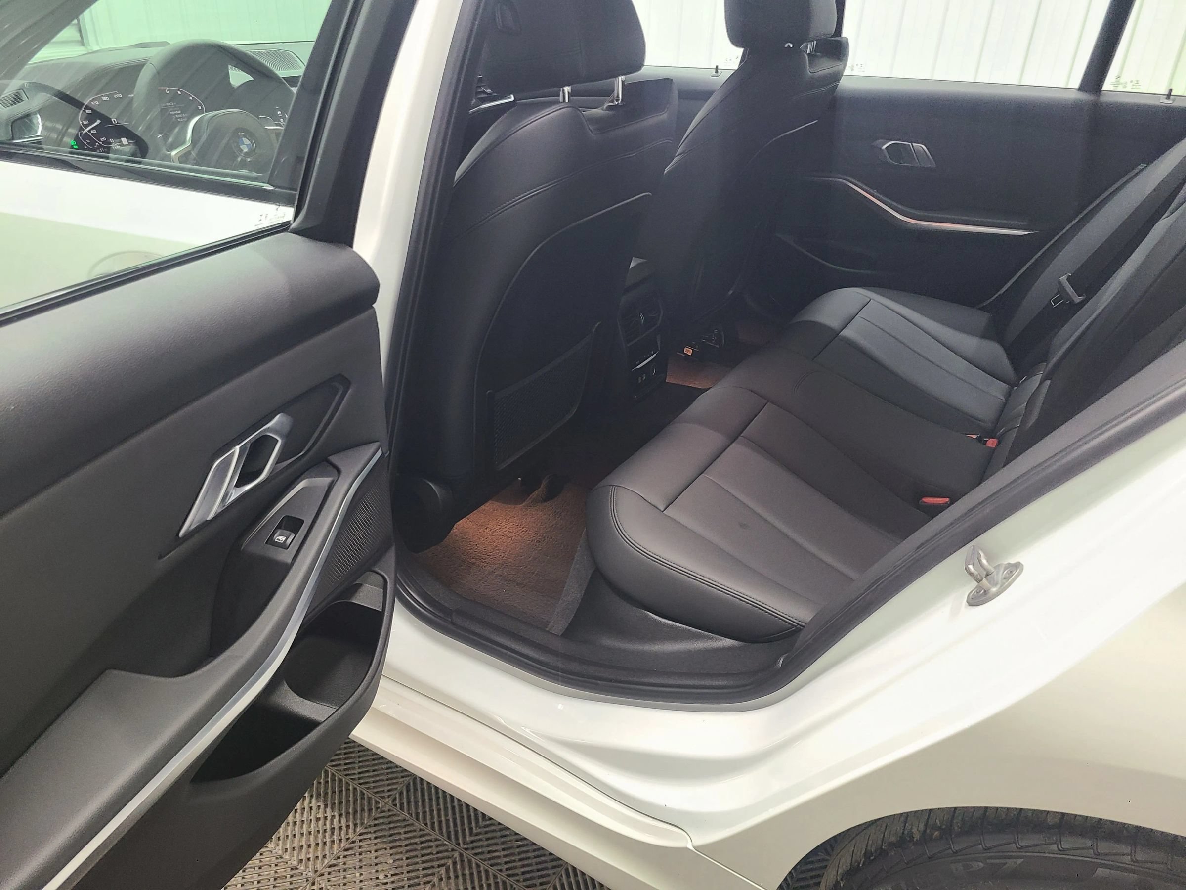 Used 2019 BMW 330i Sedan w/ M Sport Package RWD image 35