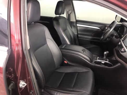 Used 2016 Toyota Highlander XLE image 18