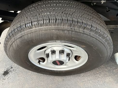 Used 2024 GMC Savana 2500 w/ Driver Convenience Package image 15