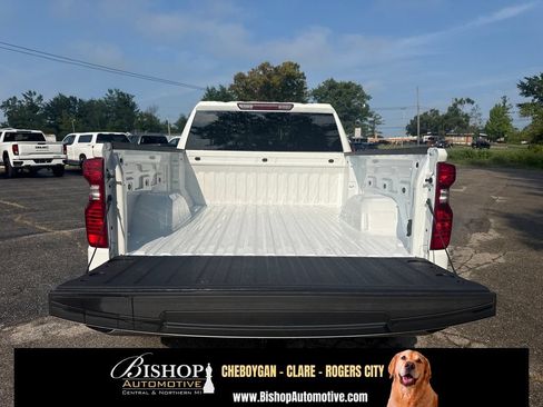 Used 2023 Chevrolet Silverado 1500 LT AWD/4WD image 7