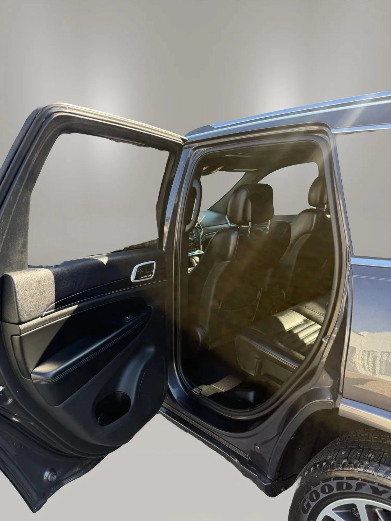 Used 2018 Jeep Grand Cherokee Limited AWD/4WD image 29