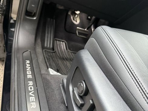 Used 2024 Land Rover Range Rover Evoque Dynamic SE image 32