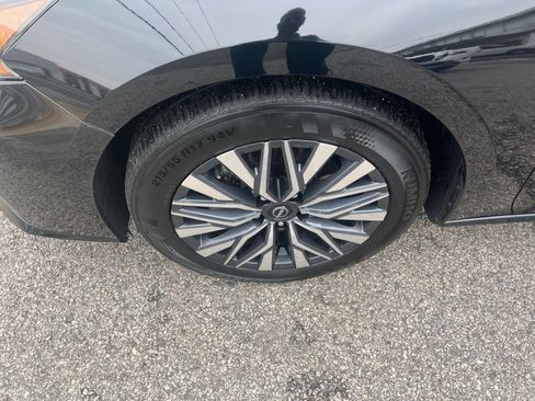 Used 2025 Nissan Altima 2.5 SV FWD image 30