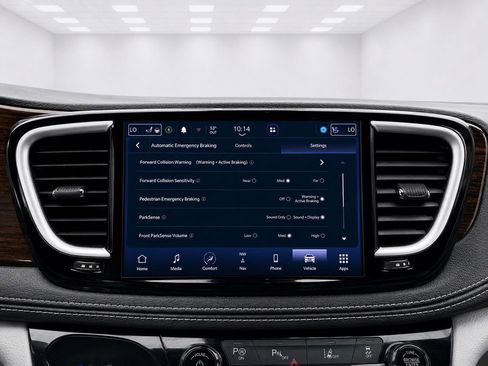 Used 2023 Chrysler Pacifica Limited w/ Uconnect Theater Family Group FWD image 39