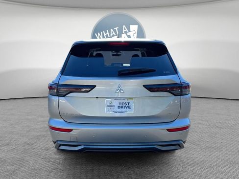 New 2026 Mitsubishi Outlander SE image 6