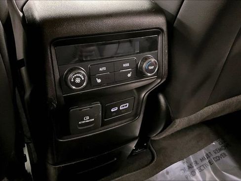 Used 2023 GMC Acadia Denali AWD/4WD image 33