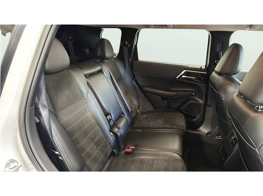 Used 2024 Mitsubishi Outlander Ralliart AWD/4WD image 16