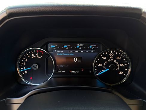 Used 2017 Ford F150 Platinum w/ Equipment Group 701A Luxury AWD/4WD image 14