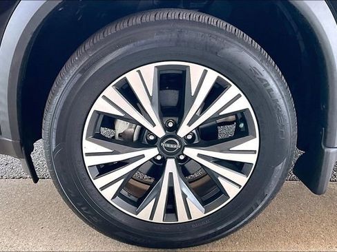 Used 2022 Nissan Rogue SV FWD image 28