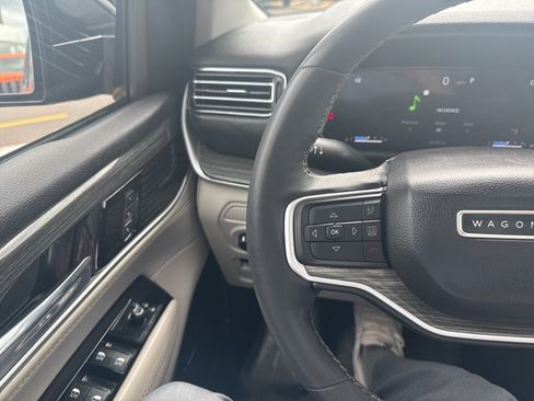 Used 2022 Jeep Wagoneer Series III w/ Premium Group I image 33