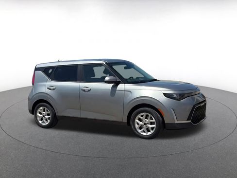 Used 2025 Kia Soul LX w/ LX Technology Package image 2