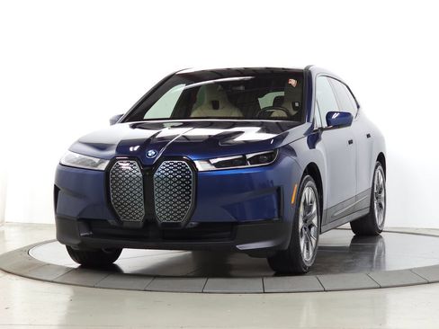 Used 2024 BMW iX xDrive50 w/ Convenience Package AWD/4WD image 4