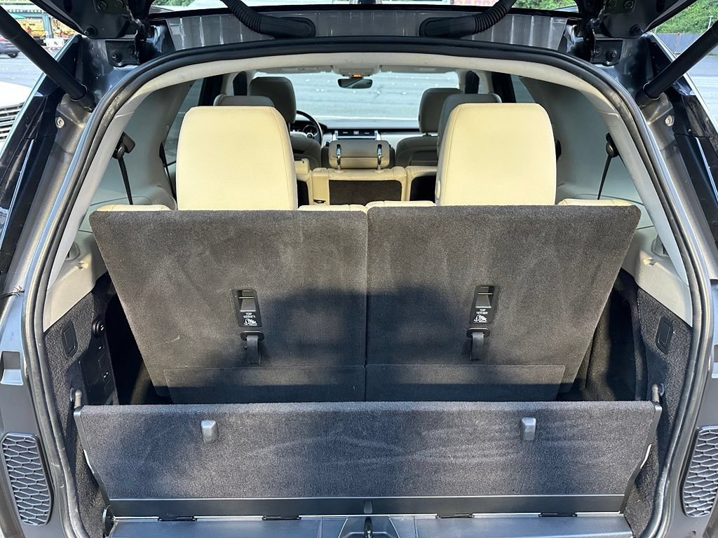 Used 2017 Land Rover Discovery HSE AWD/4WD image 19
