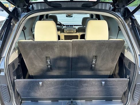 Used 2017 Land Rover Discovery HSE AWD/4WD image 19