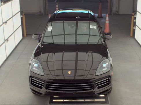 Used 2019 Porsche Cayenne AWD/4WD image 3