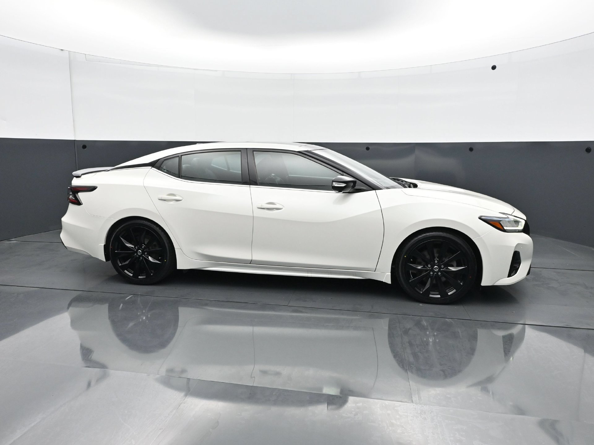 Used 2021 Nissan Maxima SR FWD image 8