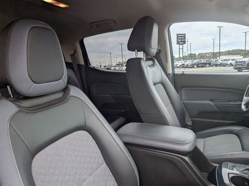 Used 2017 Chevrolet Colorado Z71 image 27