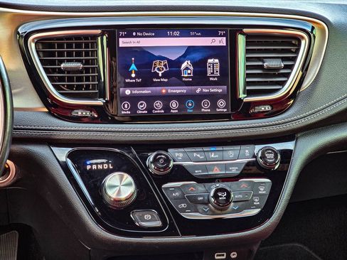 Used 2020 Chrysler Pacifica Limited w/ Quick Order Package 27H Red S image 21