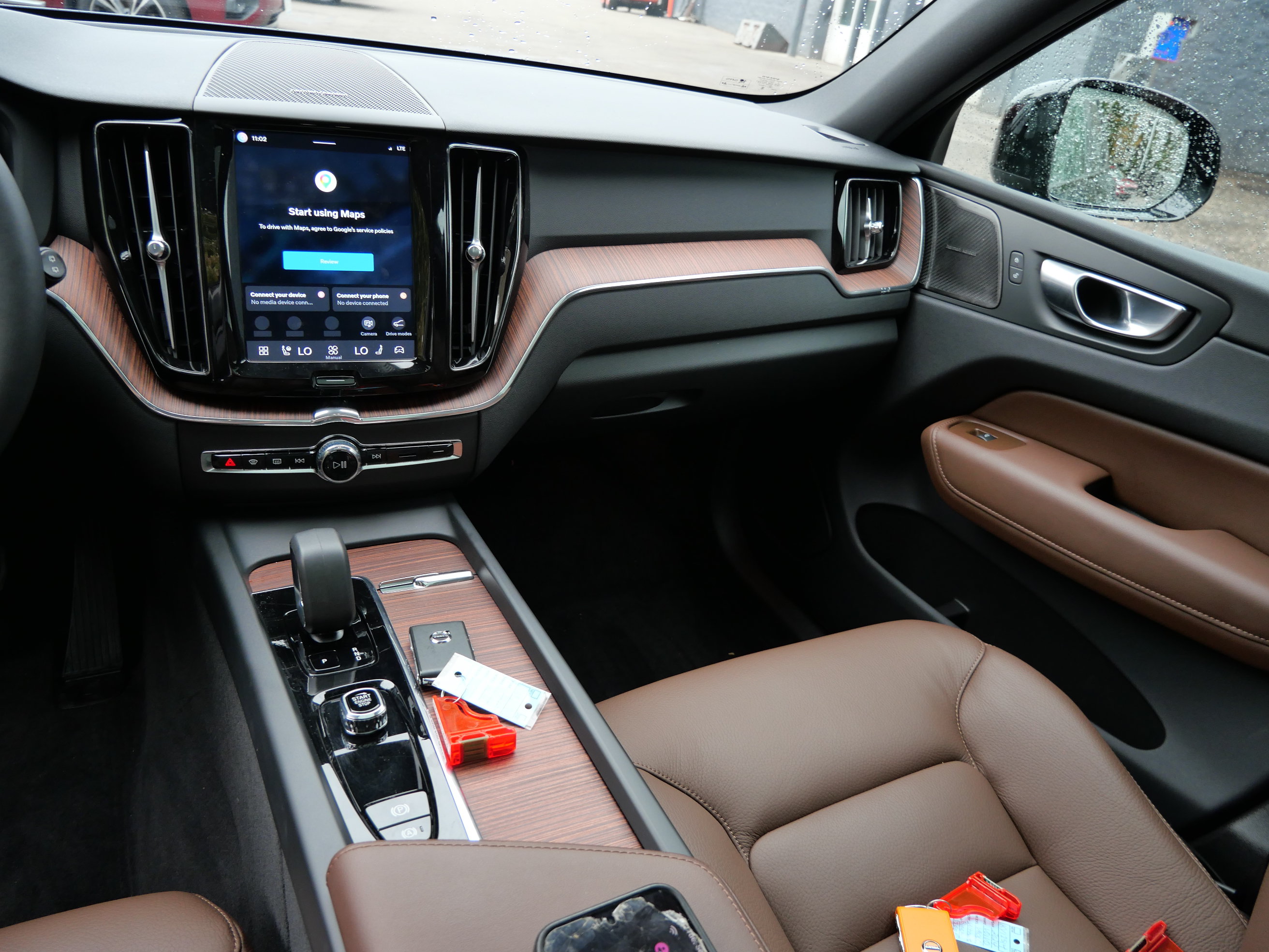 Certified 2024 Volvo XC60 T8 Plus w/ Climate Package AWD/4WD image 18