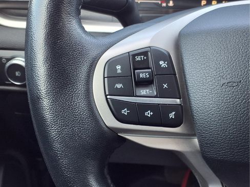 Used 2021 Ford Explorer XLT w/ Equipment Group 202A AWD/4WD image 16