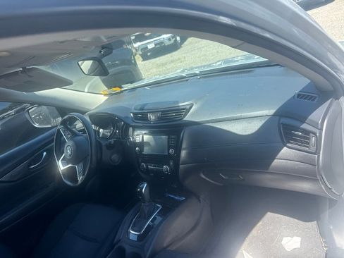 Used 2018 Nissan Rogue SV AWD/4WD image 10