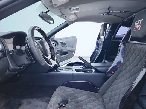 Used 2010 Nissan GT-R Premium image 14