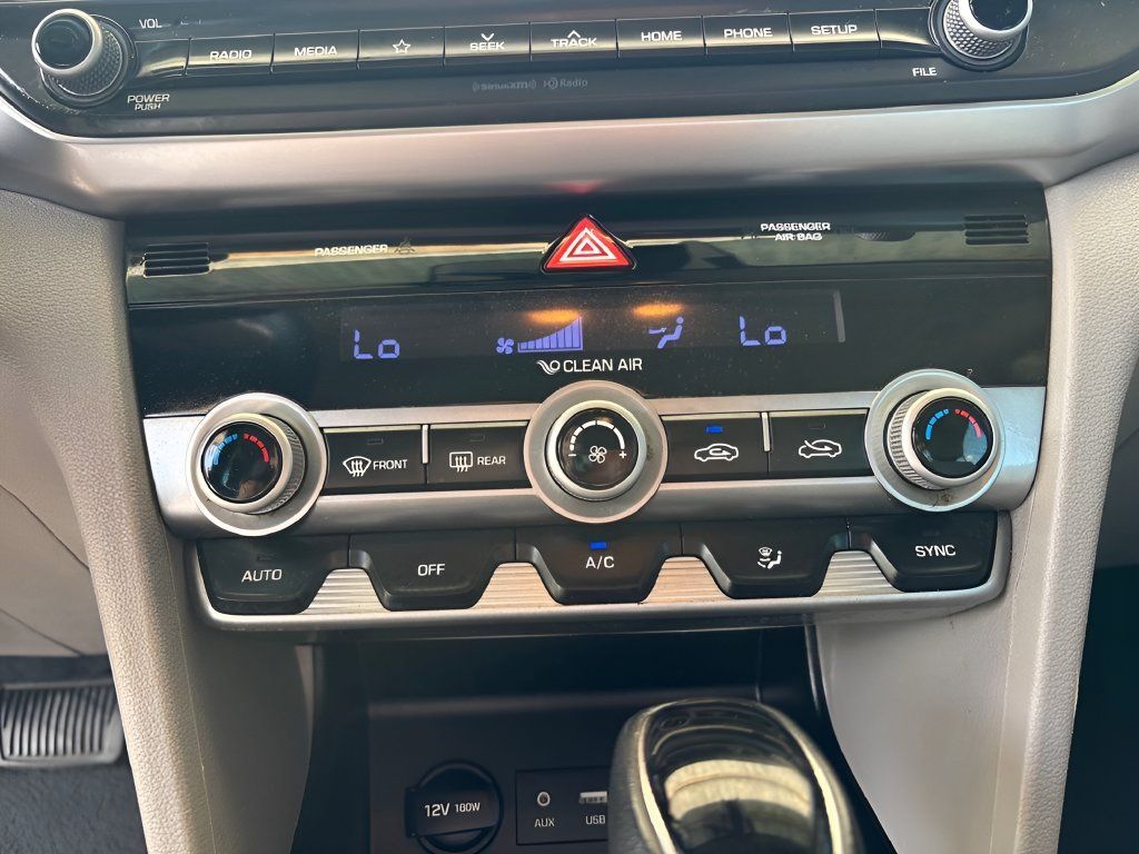 Used 2020 Hyundai Elantra SEL FWD image 17