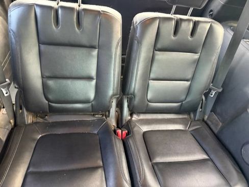 Used 2017 Ford Explorer XLT w/ Equipment Group 202A AWD/4WD image 14