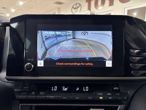 Used 2025 Toyota Camry SE FWD image 18