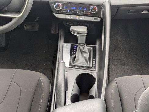 Used 2024 Hyundai Elantra SEL FWD image 17