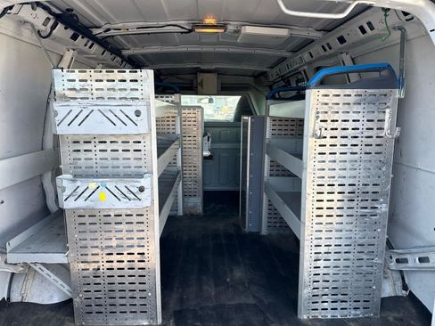 Used 2014 Chevrolet Express 2500 RWD image 17