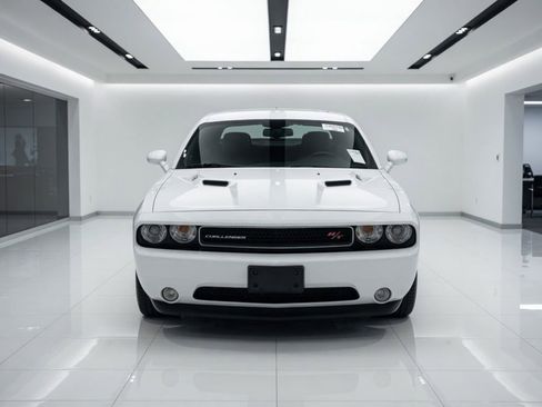 Used 2014 Dodge Challenger R/T RWD image 6