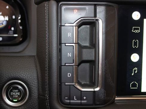 Used 2022 GMC Yukon XL Denali w/ Denali Premium Package image 32