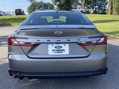 Used 2025 Toyota Camry SE w/ Convenience Package FWD image 4
